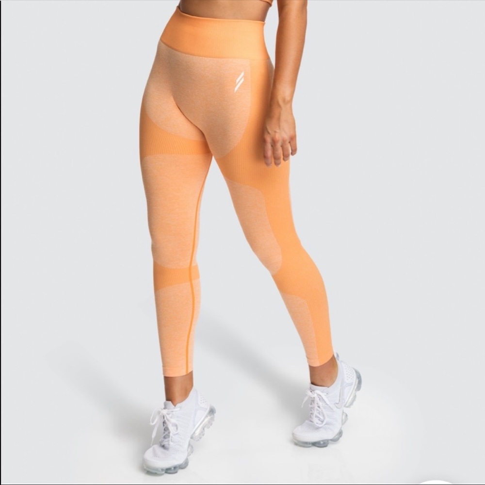 DOYOUEVEN Women’s Orange Impact Seamless Leggings